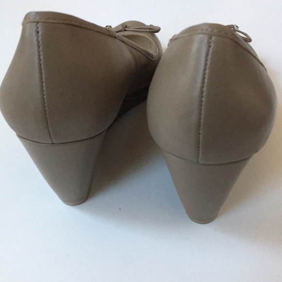 9.5 BCBGeneration wedge heel pumps bow slip on new - Picture 5 of 10